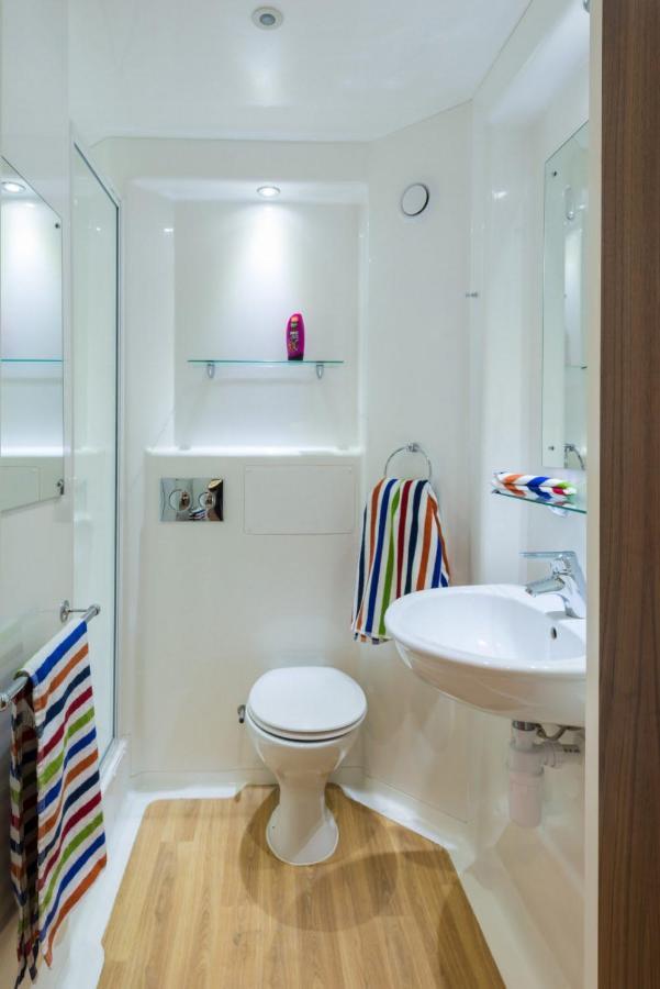 Zeni 5 Bed Apartment In Central 엑서터 외부 사진