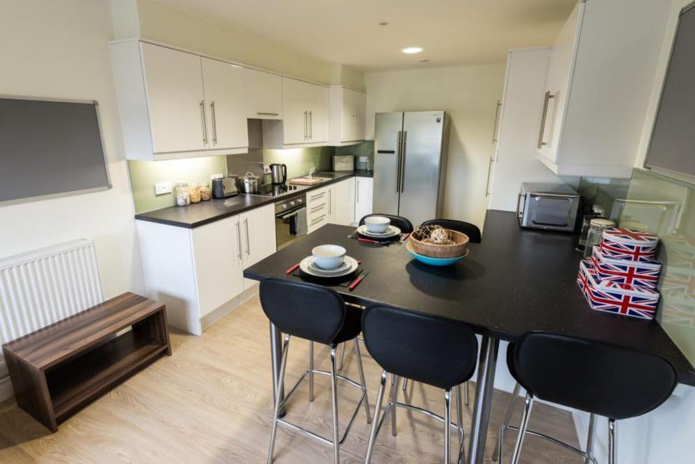 Zeni 5 Bed Apartment In Central 엑서터 외부 사진