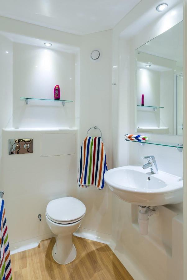 Zeni 5 Bed Apartment In Central 엑서터 외부 사진